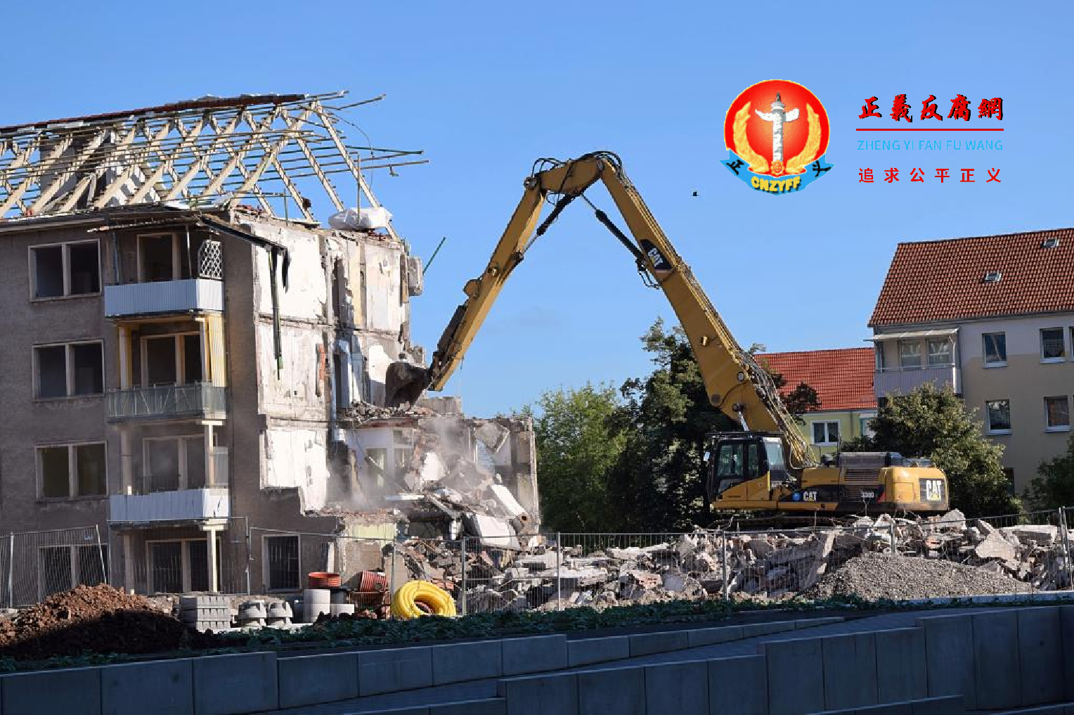 挖掘机在拆迁工地施工。示意图片.png 挖掘机在拆迁工地施工。示意图片.png