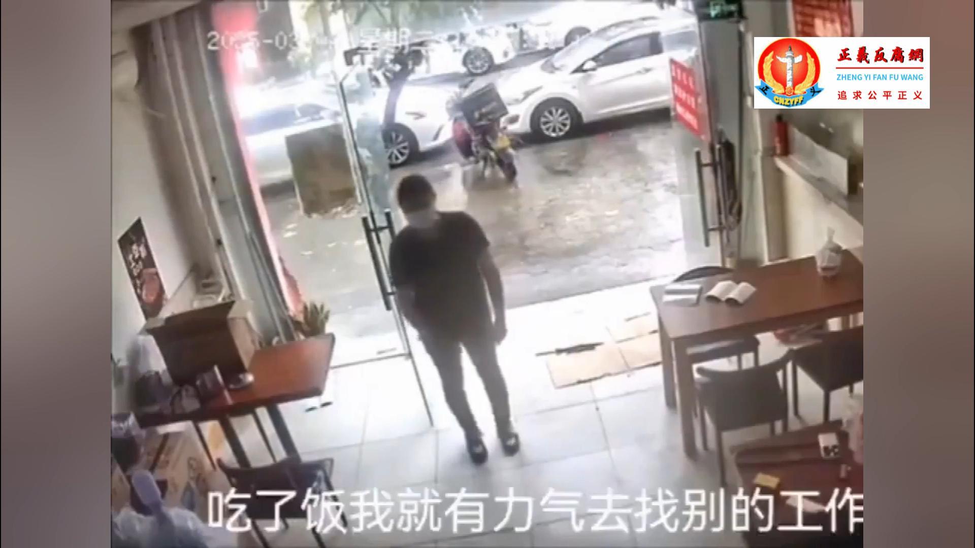 湖南一年轻男子到广东一家小饭馆求职,哀求老板留下他干两天活,有饭吃就行,他已经饿了一天了。.jpg 湖南一年轻男子到广东一家小饭馆求职,哀求老板留下他干两天活,有饭吃就行,他已经饿了一天了。.jpg