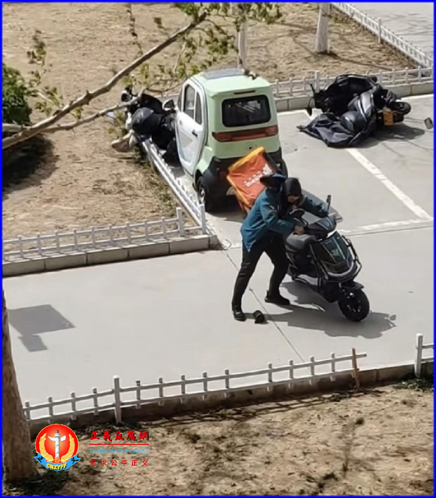 2025年4月12日,北京遭遇近十年来最强风天气过程。很多外卖员依旧在狂风中艰难地送货。.png 2025年4月12日,北京遭遇近十年来最强风天气过程。很多外卖员依旧在狂风中艰难地送货。.png