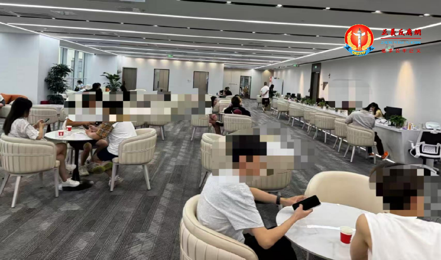 信贷中介公司内的繁忙景象.png 信贷中介公司内的繁忙景象.png